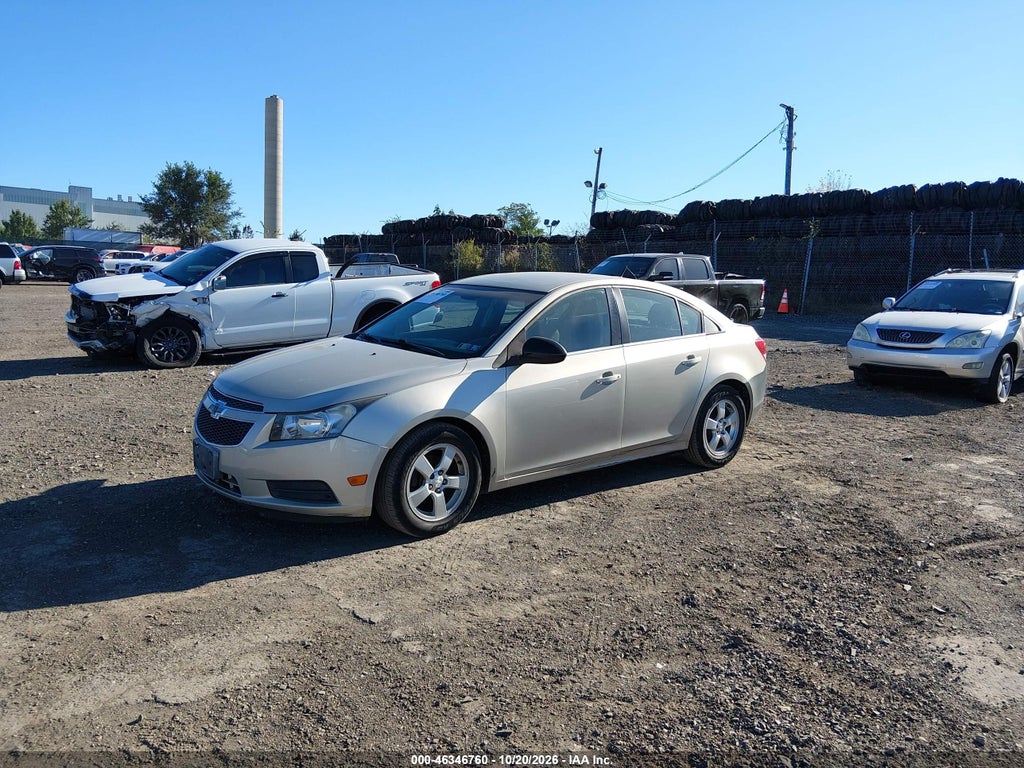2014 Chevrolet Cruze 1LT Auto photo 2