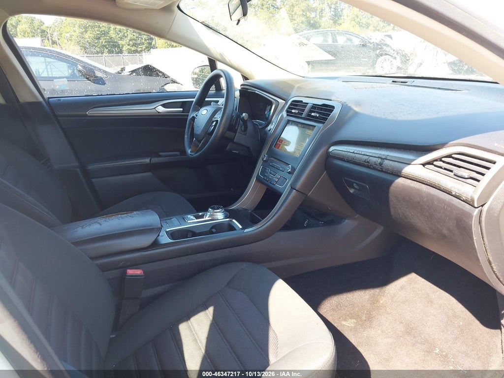2017 Ford Fusion SE photo 5