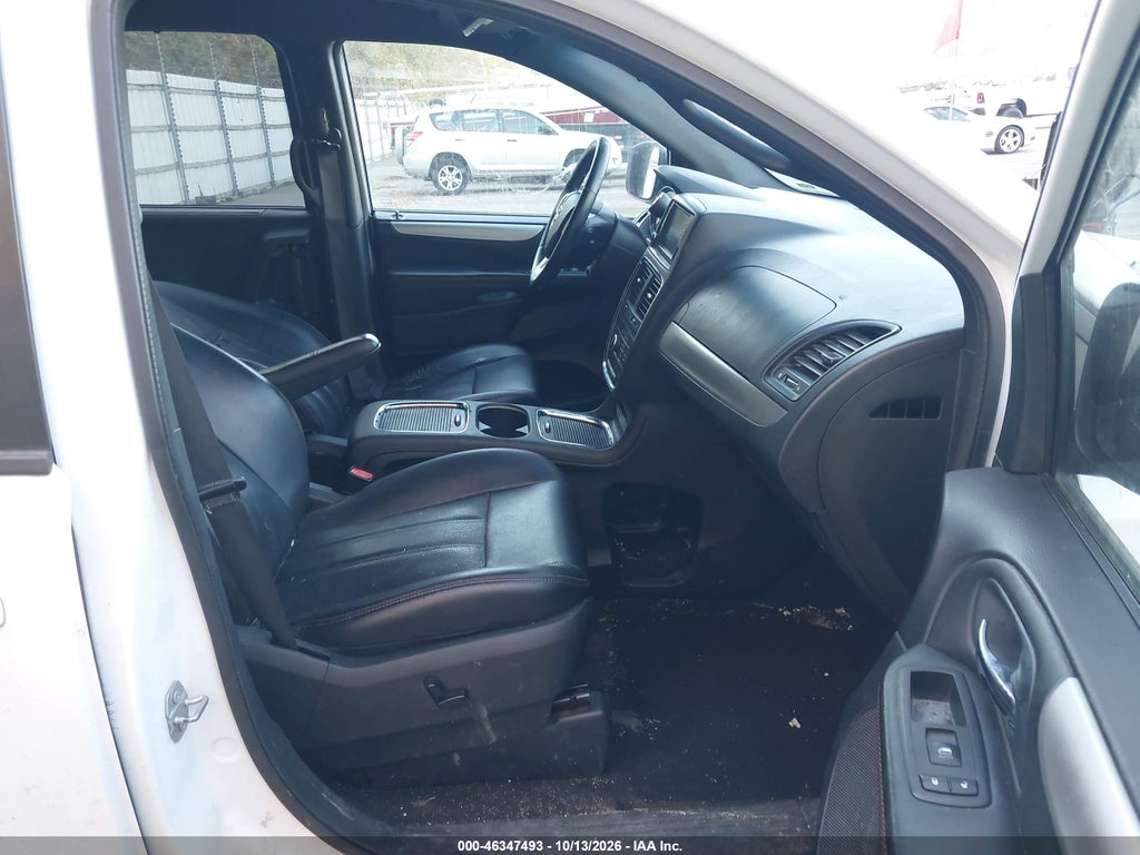 2017 Dodge Grand Caravan GT photo 5