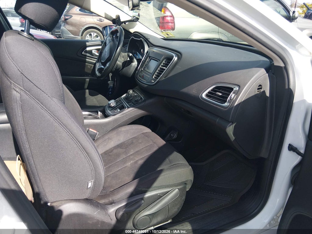 2015 Chrysler 200 Limited photo 5
