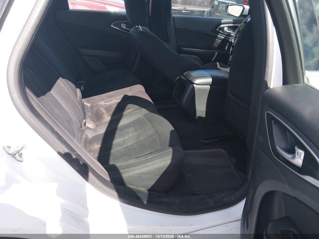 2015 Chrysler 200 Limited photo 8