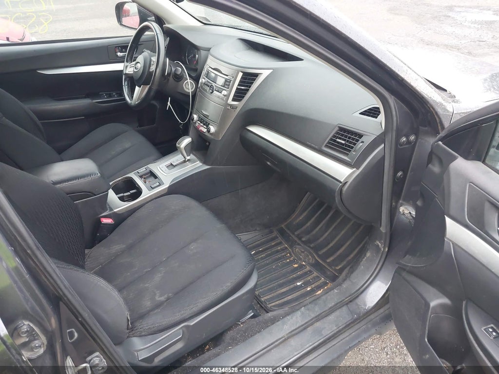 2011 Subaru Outback 2.5I Premium photo 5