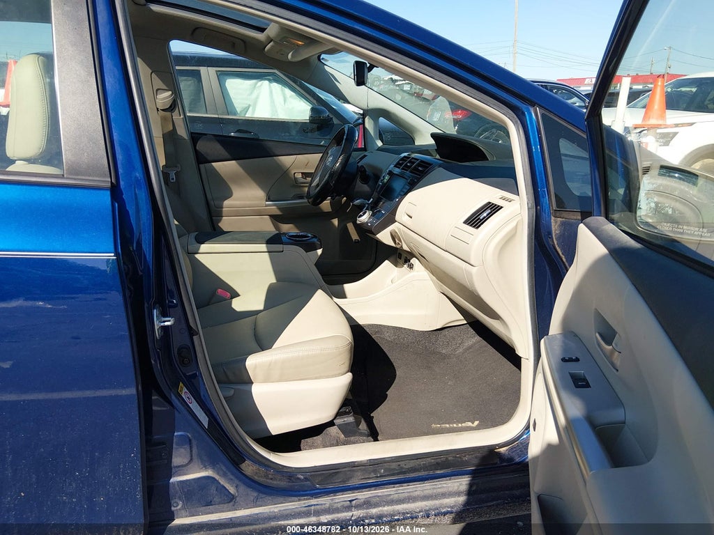 2012 Toyota Prius V Five photo 5