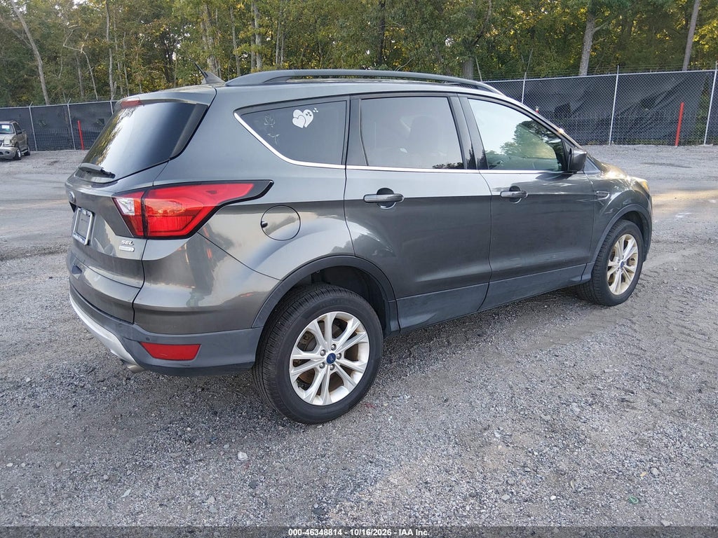 2019 Ford Escape SEL photo 4