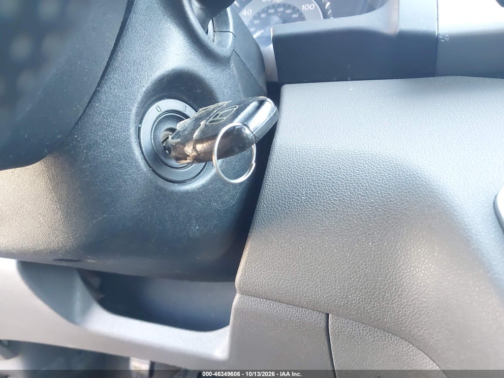 2012 Honda Odyssey LX photo 11