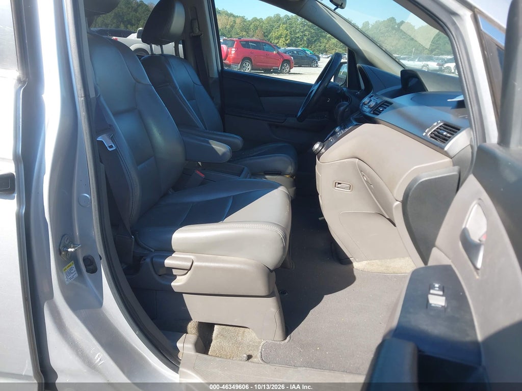 2012 Honda Odyssey LX photo 5