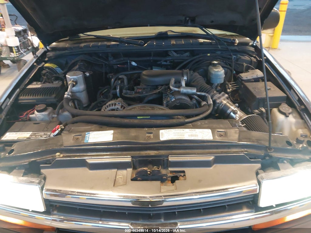 2000 Chevrolet S-10 LS photo 10