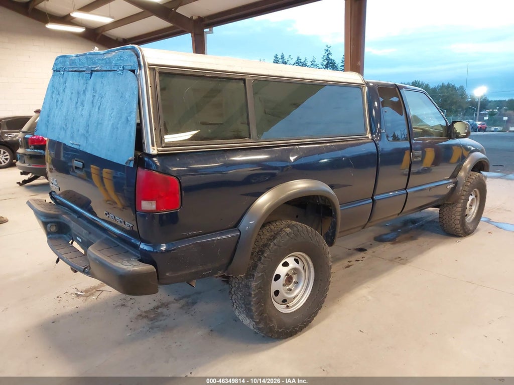 2000 Chevrolet S-10 LS photo 4