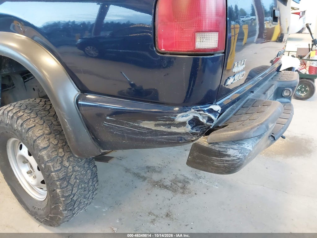 2000 Chevrolet S-10 LS photo 6