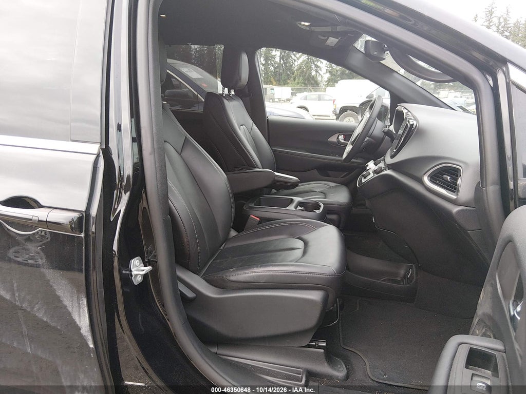 2025 Chrysler Pacifica Select photo 5