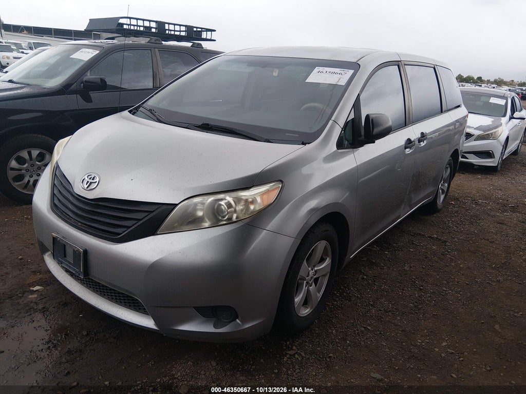 2011 Toyota Sienna Base V6 photo 2