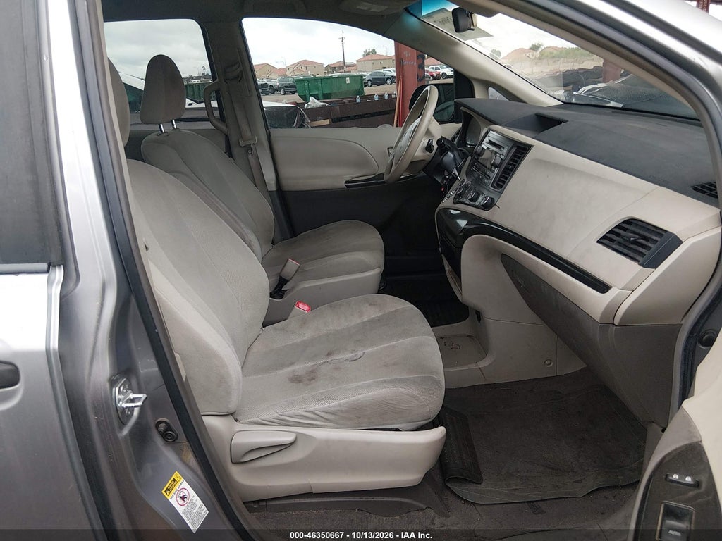 2011 Toyota Sienna Base V6 photo 5