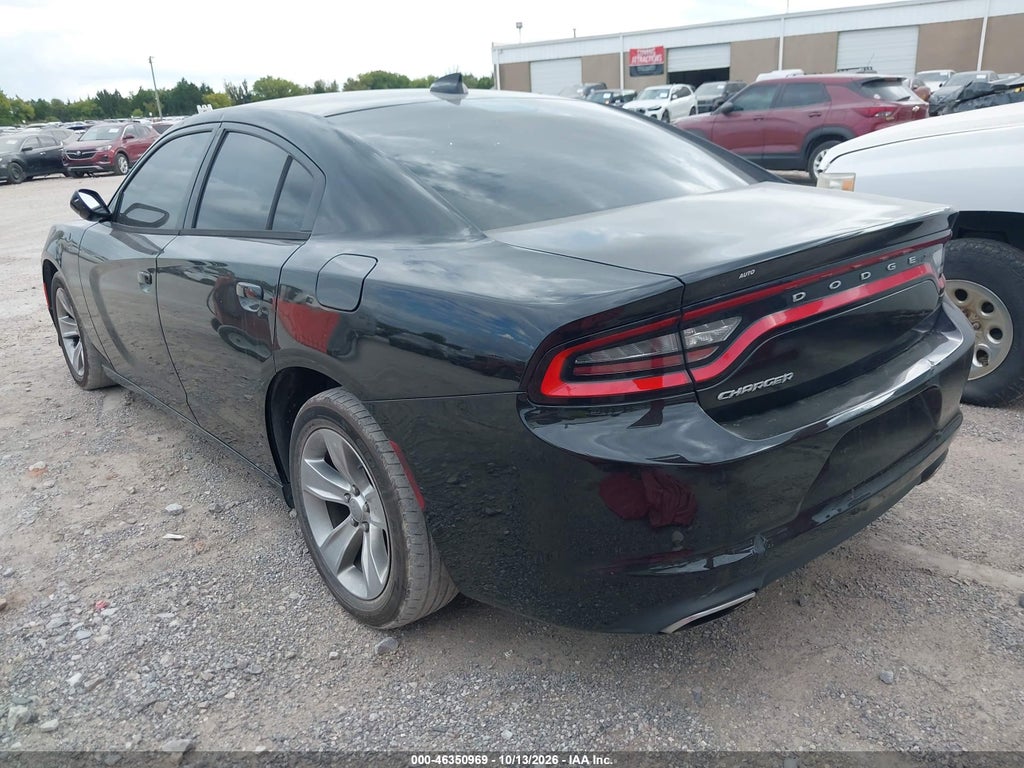 2017 Dodge Charger SXT RWD photo 3