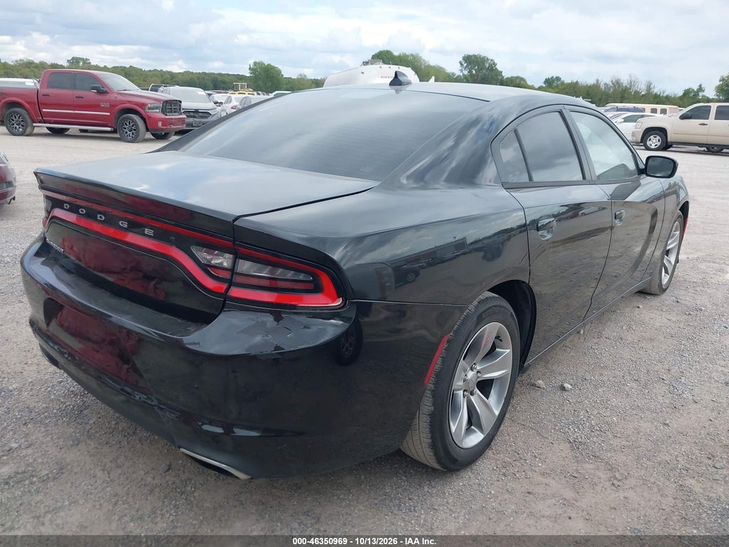 2017 Dodge Charger SXT RWD photo 4
