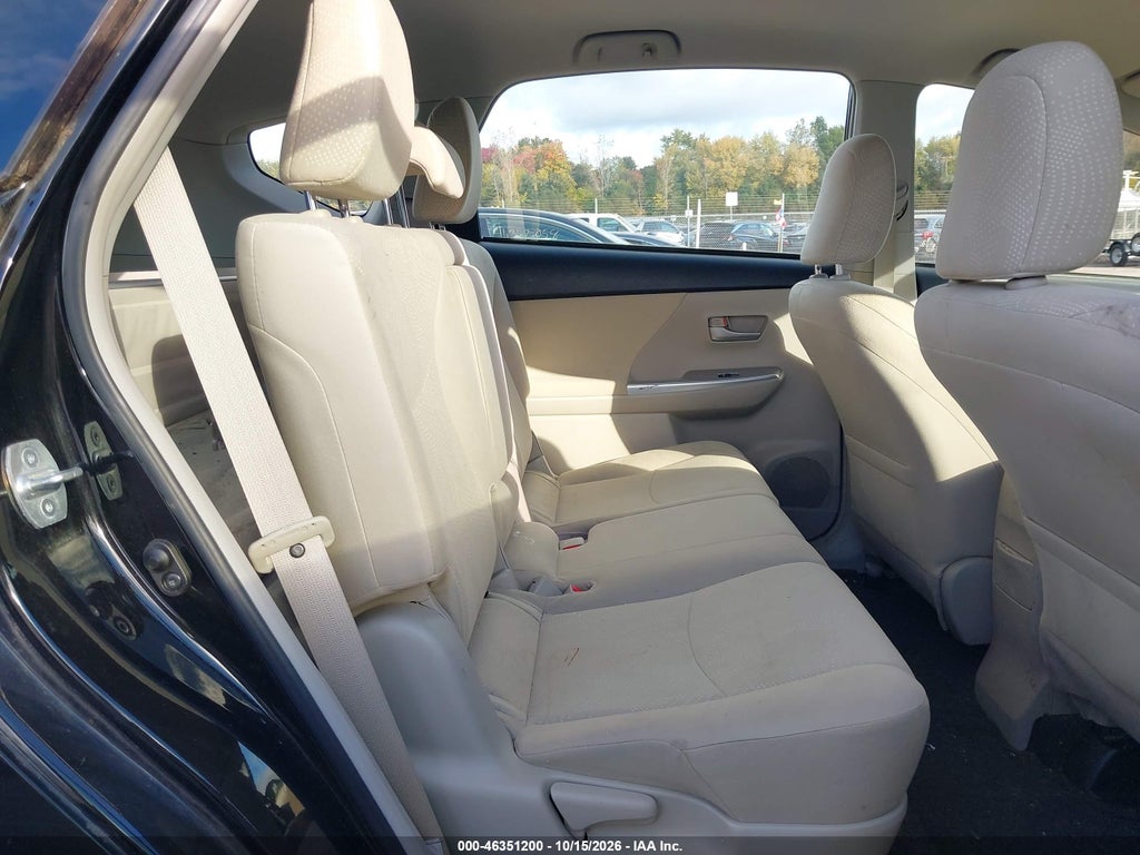 2014 Toyota Prius V Three photo 8
