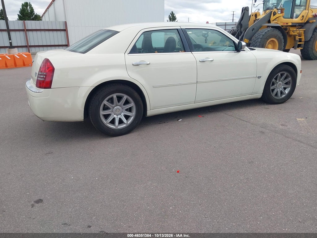 2005 Chrysler 300C photo 3