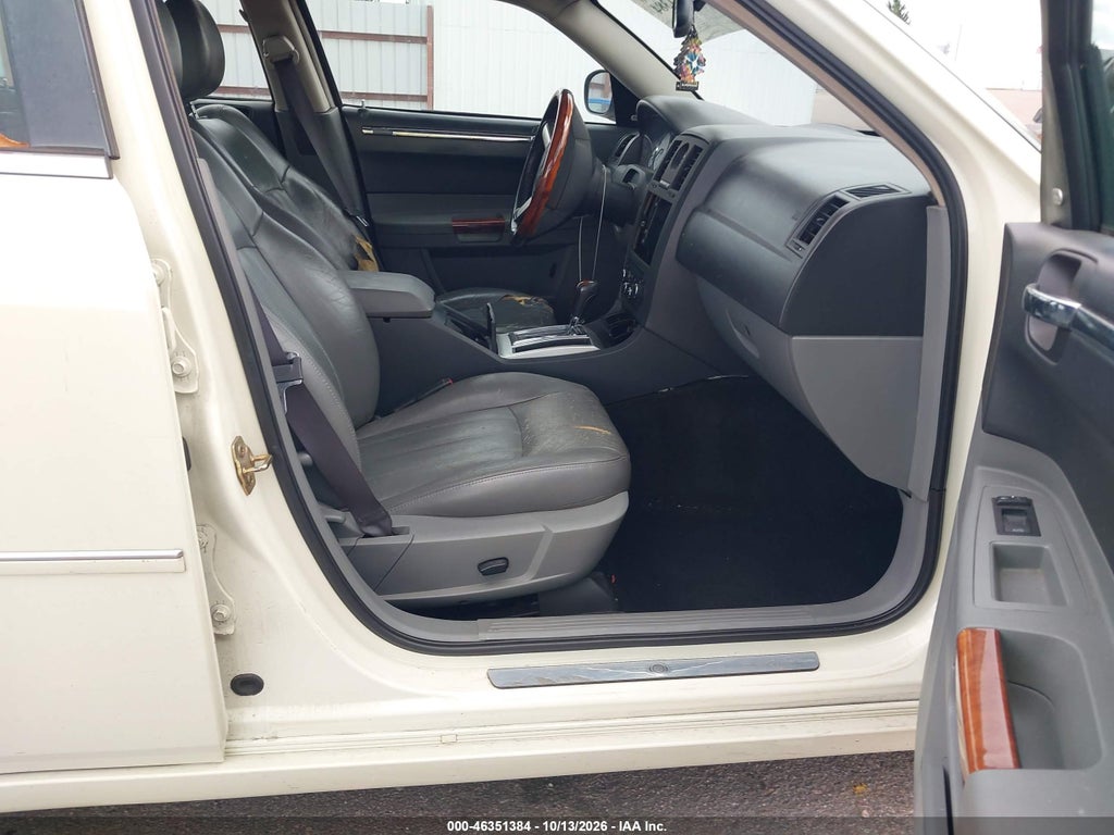 2005 Chrysler 300C photo 5
