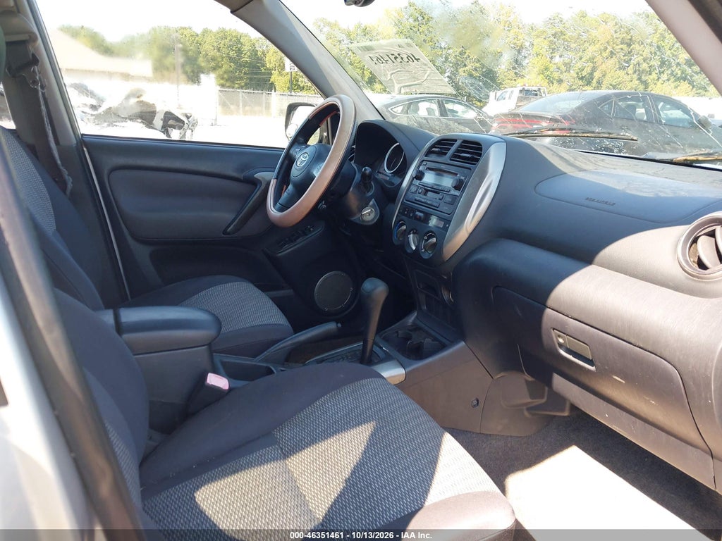 2004 Toyota RAV4 photo 5