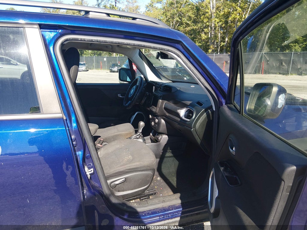 2020 Jeep Renegade Latitude FWD photo 5