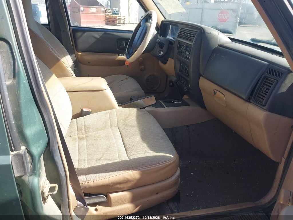 2000 Jeep Cherokee SE photo 5