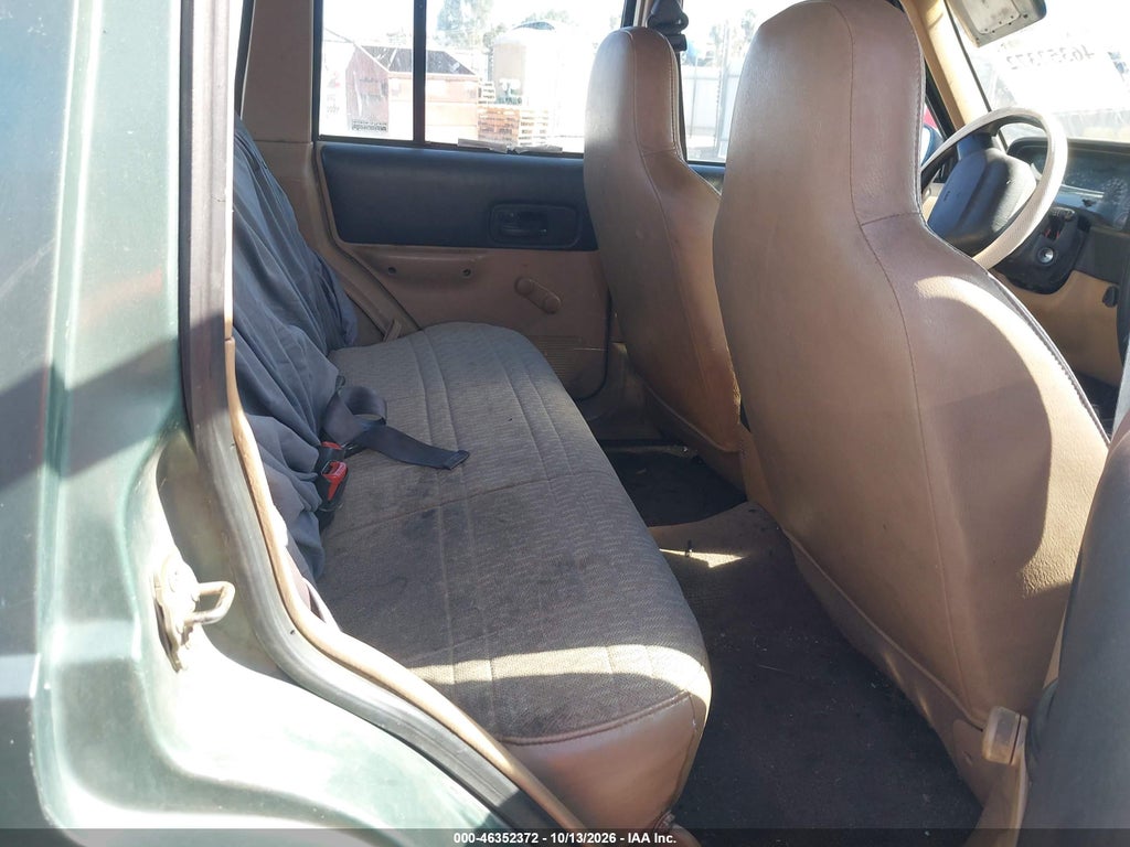 2000 Jeep Cherokee SE photo 8