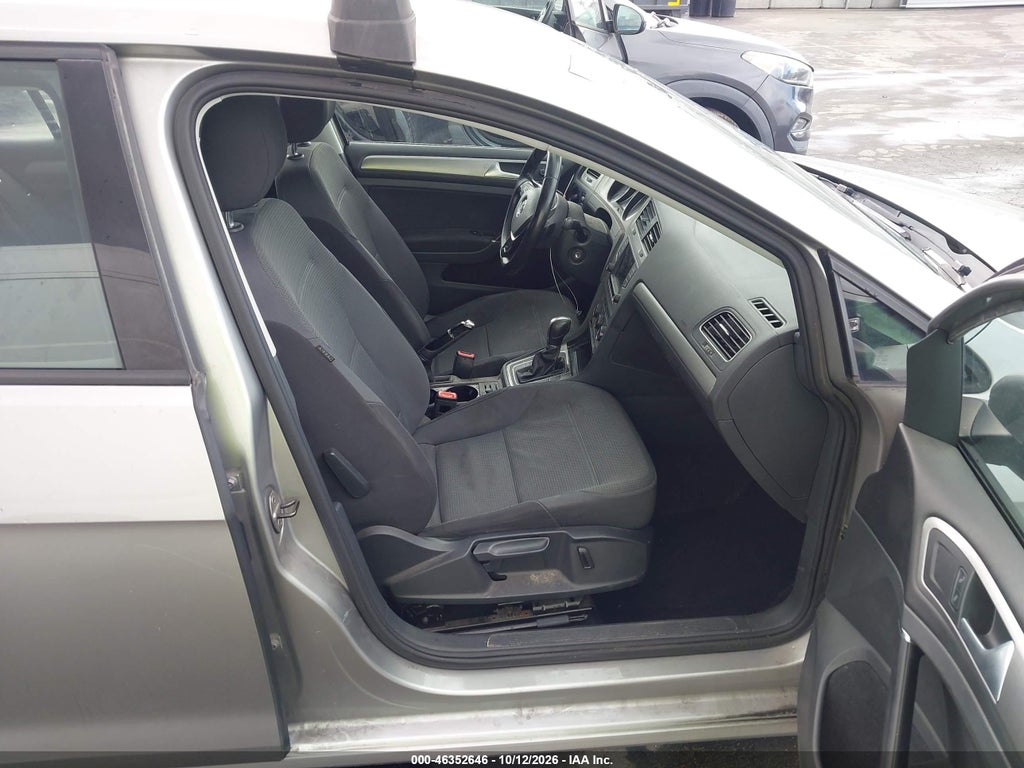 2016 Volkswagen Golf TSI S 4-Door photo 5