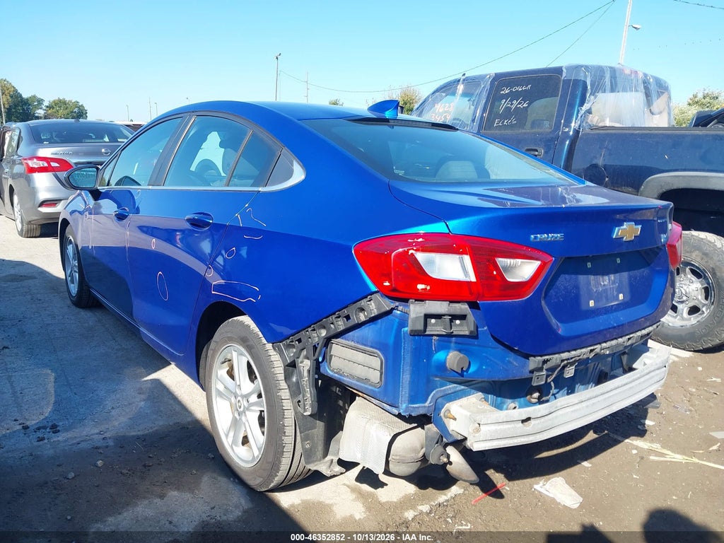 2017 Chevrolet Cruze LT Auto photo 3