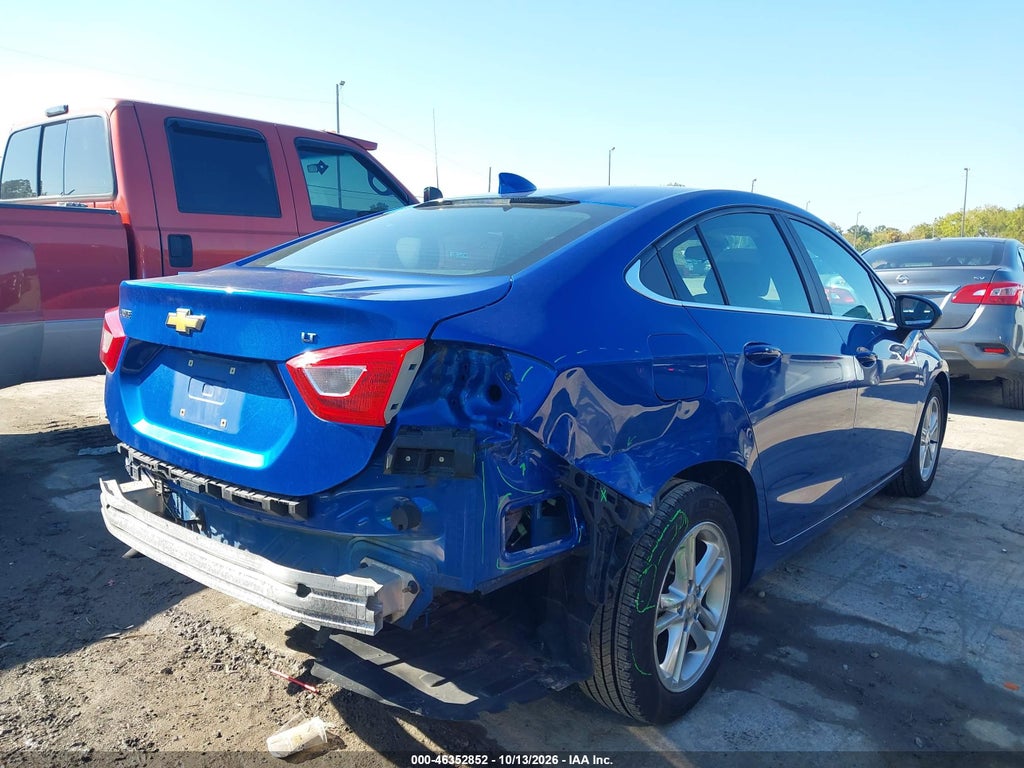 2017 Chevrolet Cruze LT Auto photo 4