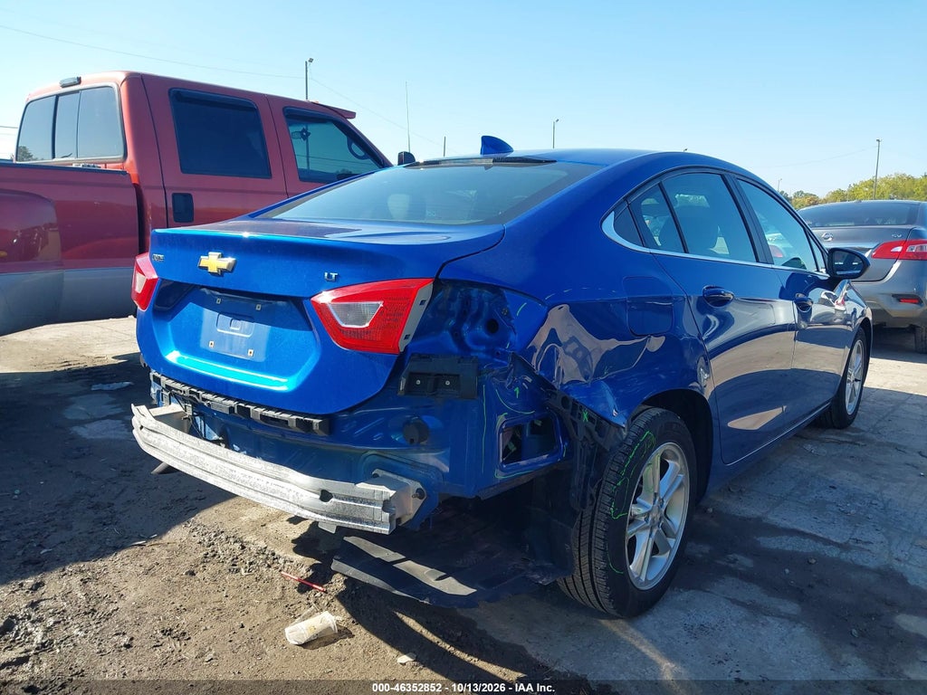 2017 Chevrolet Cruze LT Auto photo 6