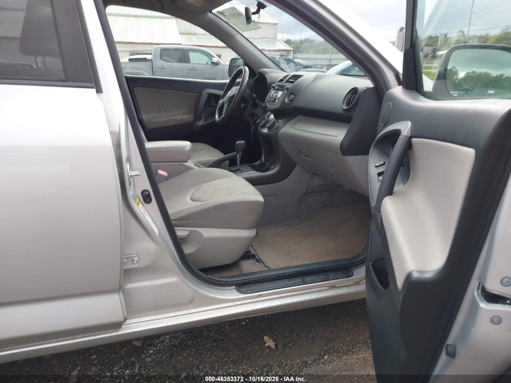 2009 Toyota RAV4 Base V6 photo 5