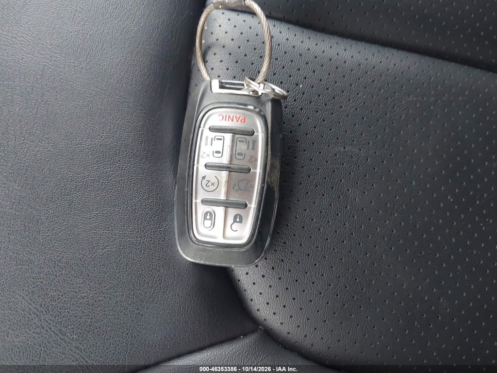 2025 Chrysler Pacifica Select photo 11
