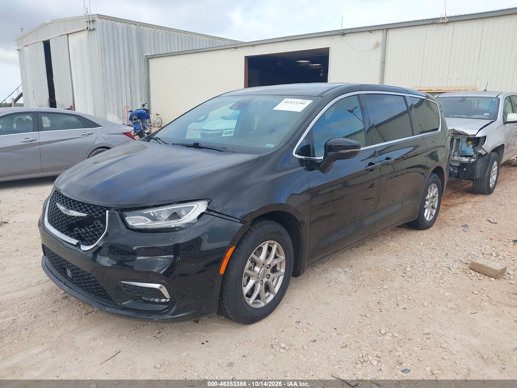 2025 Chrysler Pacifica Select photo 2