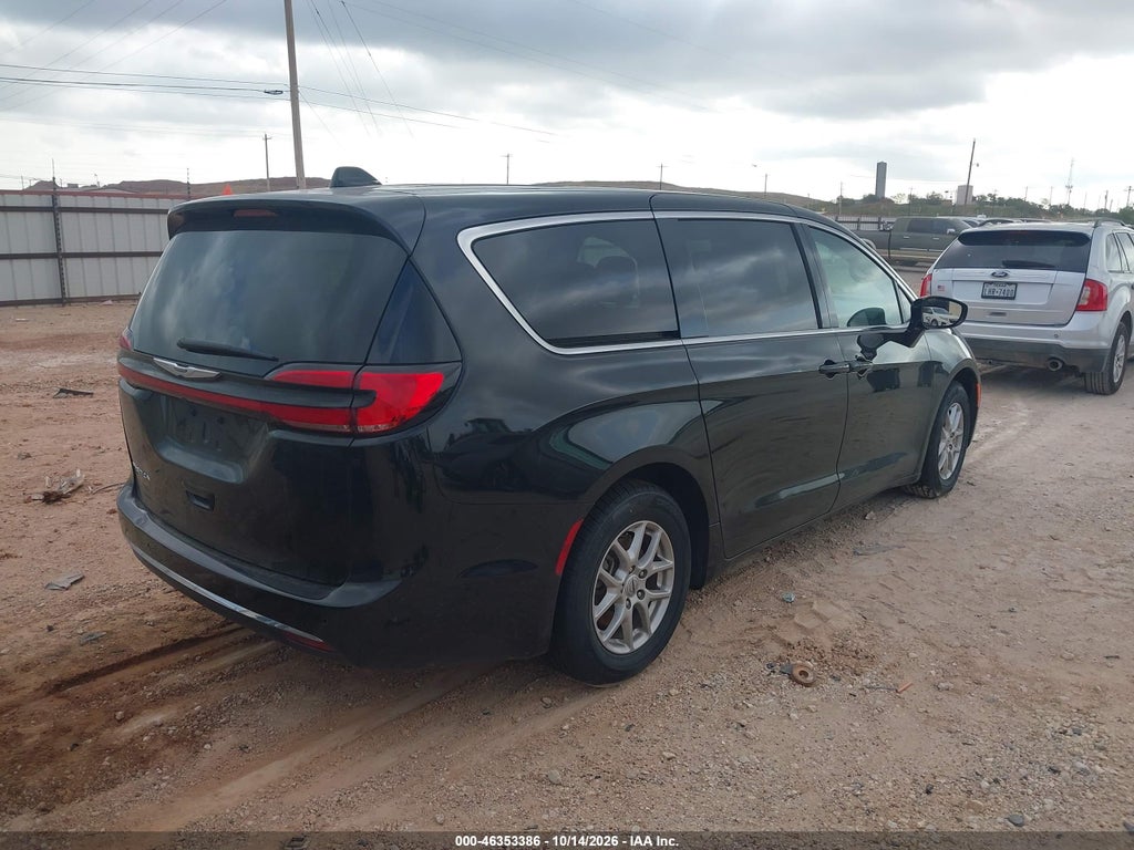 2025 Chrysler Pacifica Select photo 4