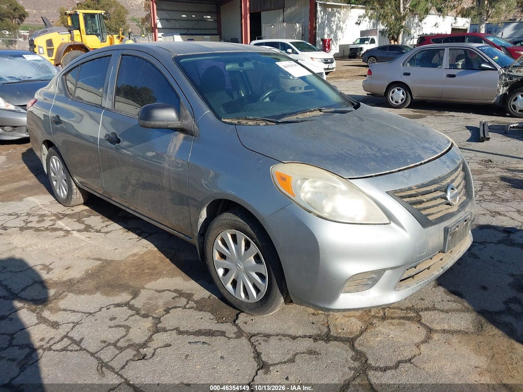 2012 Nissan Versa 1.6 S photo 1