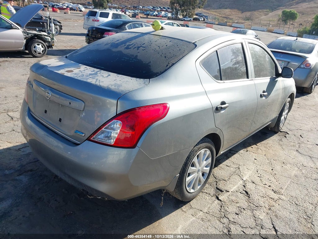 2012 Nissan Versa 1.6 S photo 4