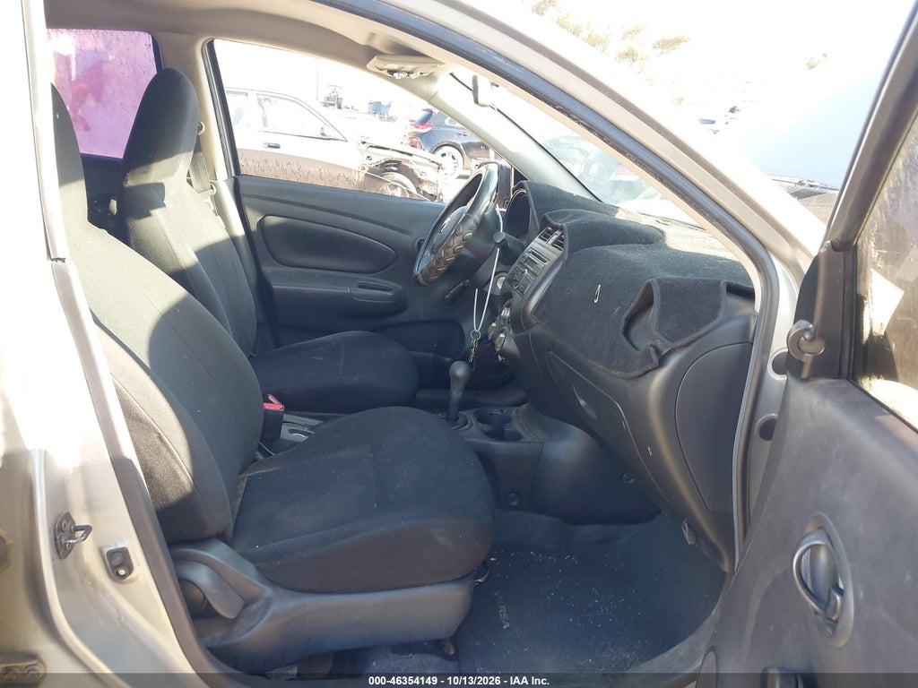 2012 Nissan Versa 1.6 S photo 5