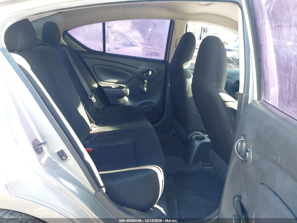 2012 Nissan Versa 1.6 S photo 8