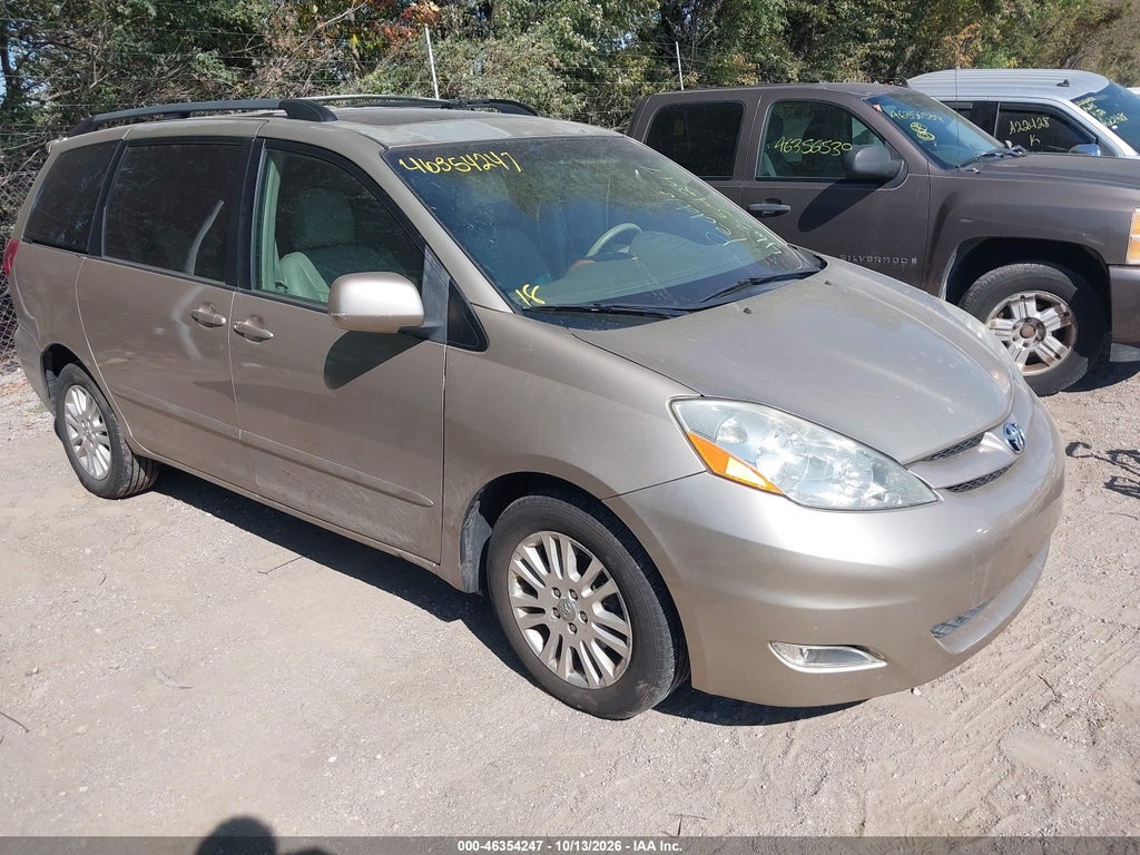 2010 Toyota Sienna XLE photo 1