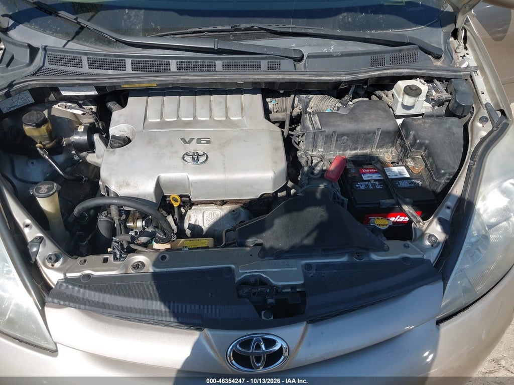 2010 Toyota Sienna XLE photo 10