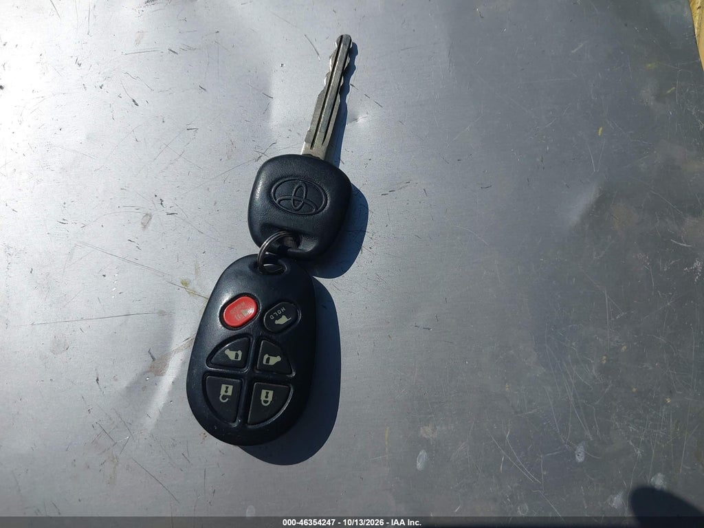 2010 Toyota Sienna XLE photo 11