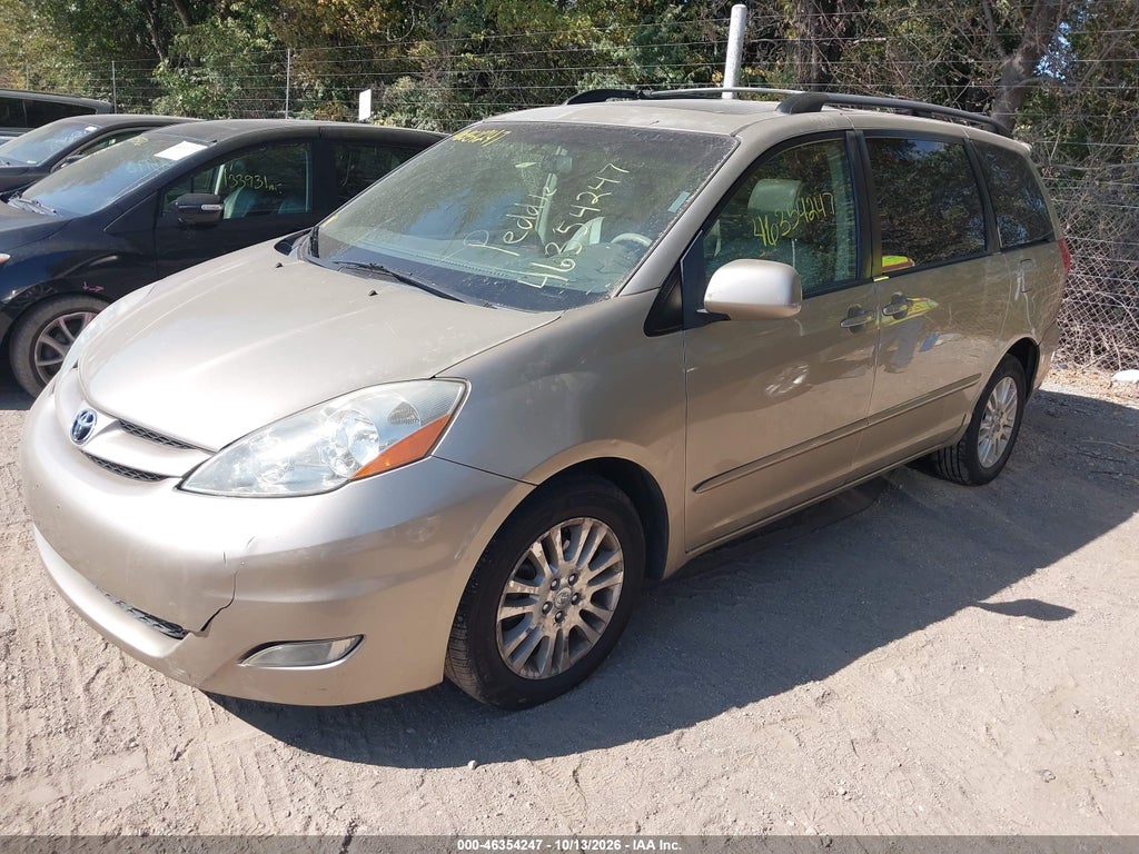 2010 Toyota Sienna XLE photo 2