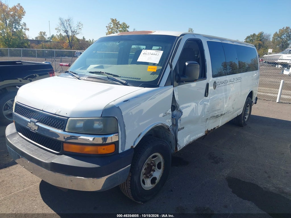2004 Chevrolet Express photo 2
