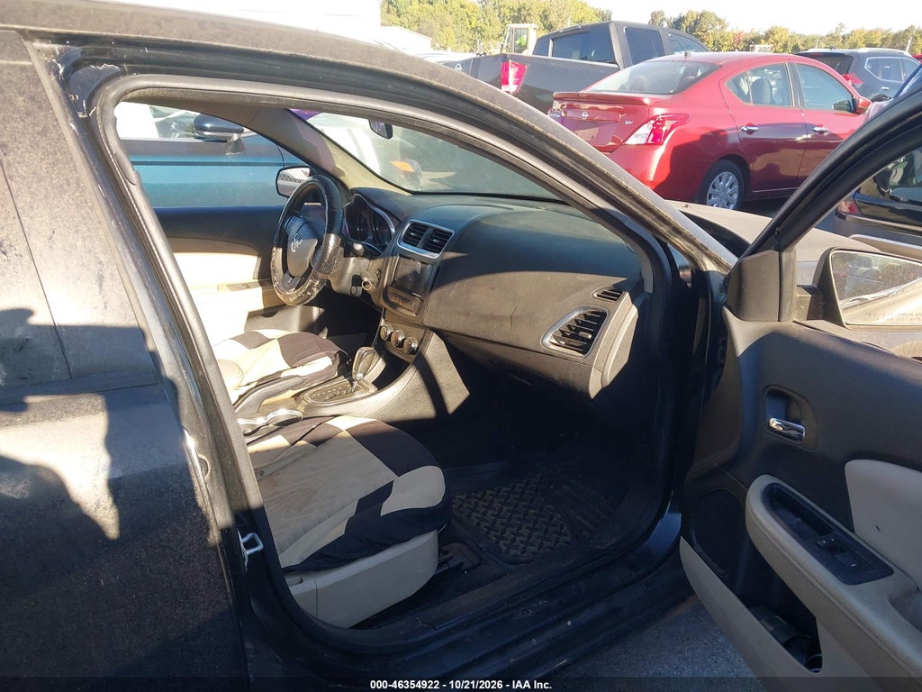2014 Dodge Avenger SE photo 5