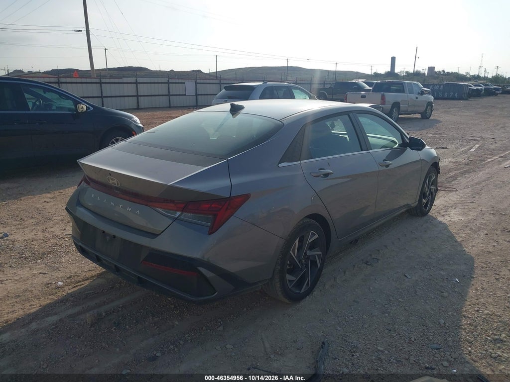 2025 Hyundai Elantra SEL Convenience photo 4