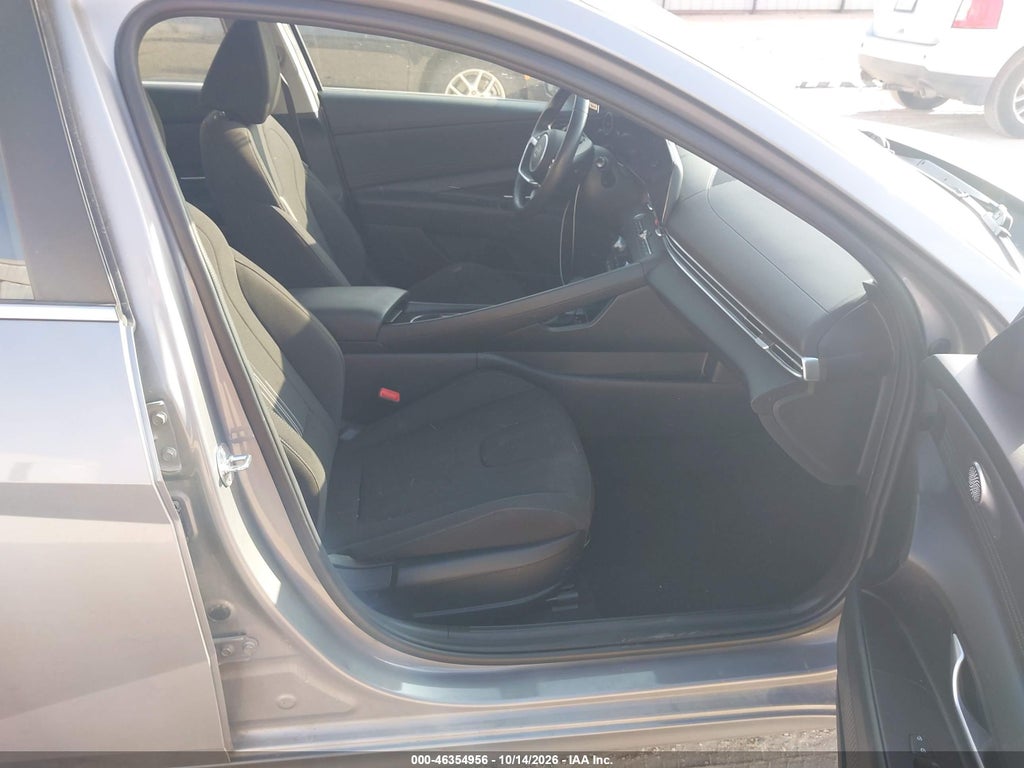 2025 Hyundai Elantra SEL Convenience photo 5