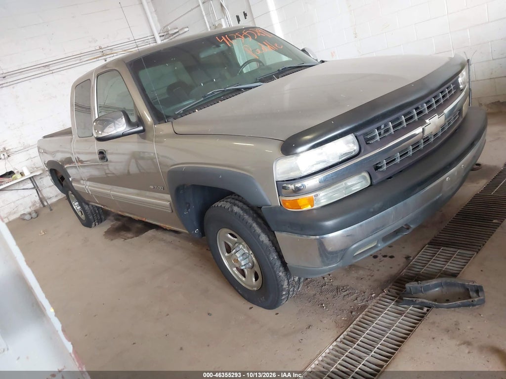 2002 Chevrolet Silverado 1500 LS photo 1