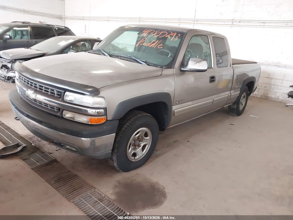 2002 Chevrolet Silverado 1500 LS photo 2