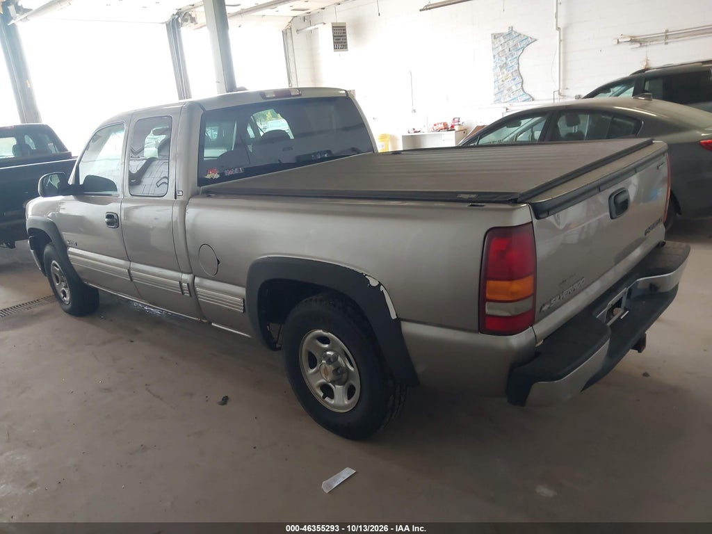 2002 Chevrolet Silverado 1500 LS photo 3