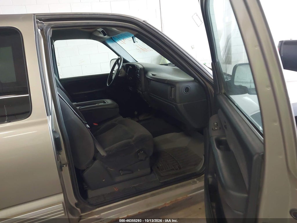 2002 Chevrolet Silverado 1500 LS photo 5