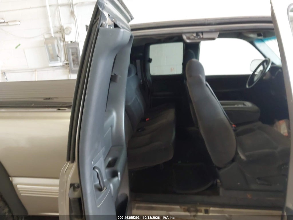 2002 Chevrolet Silverado 1500 LS photo 8